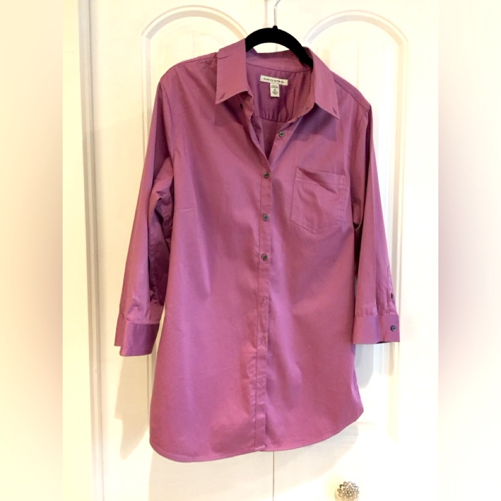 Banana republic button down plum cotton shirt with back button detail.